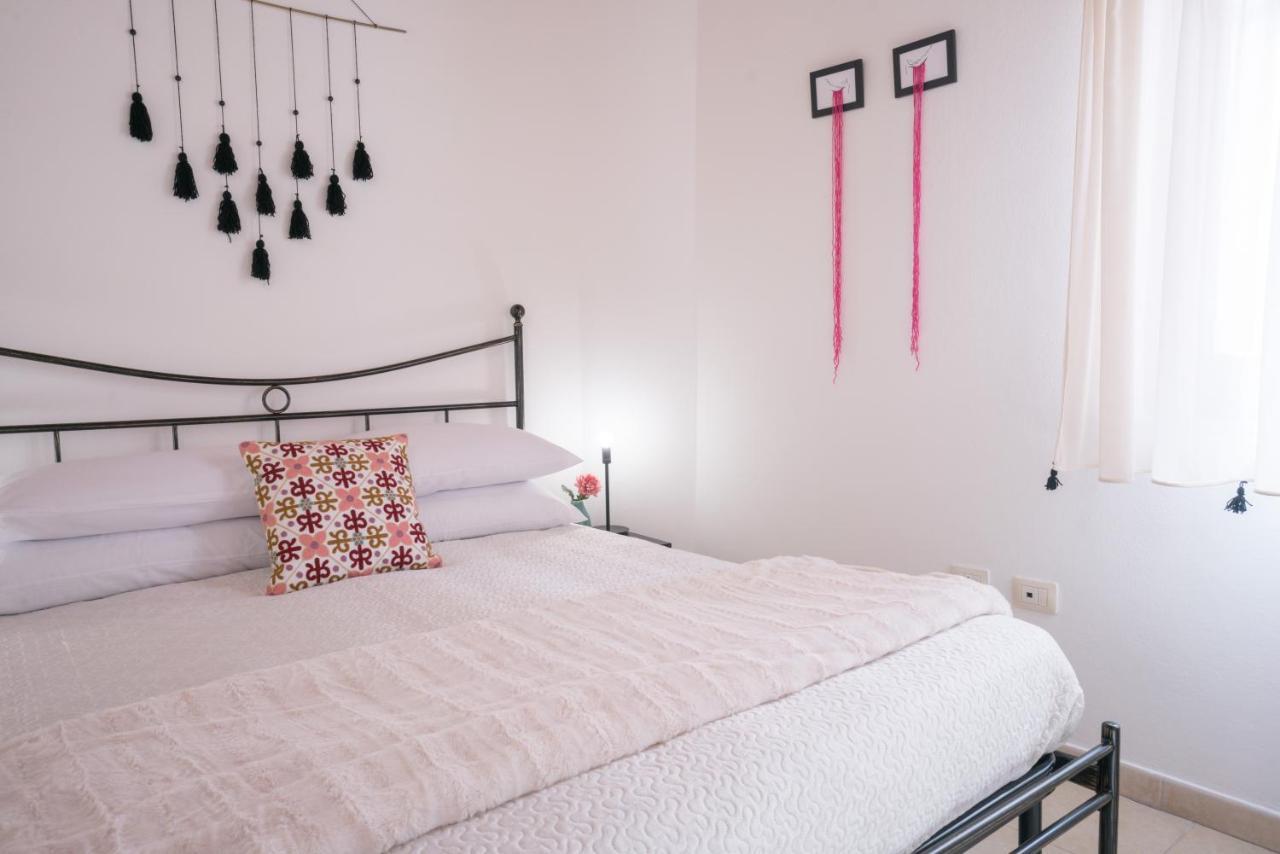 Yenne Rooms Wifi-Ac 칼리아리 외부 사진